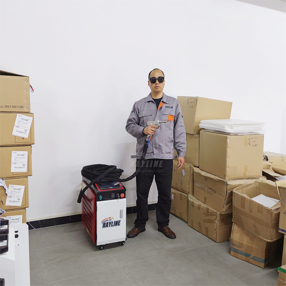 Nieuwe Mini Watergekoelde Hand - Fiber Laser Welding Machine 1500W recensie en prijs